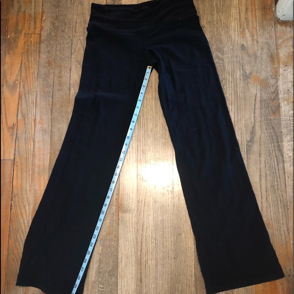 Lululemon flare leggings in medium , waist is 28in